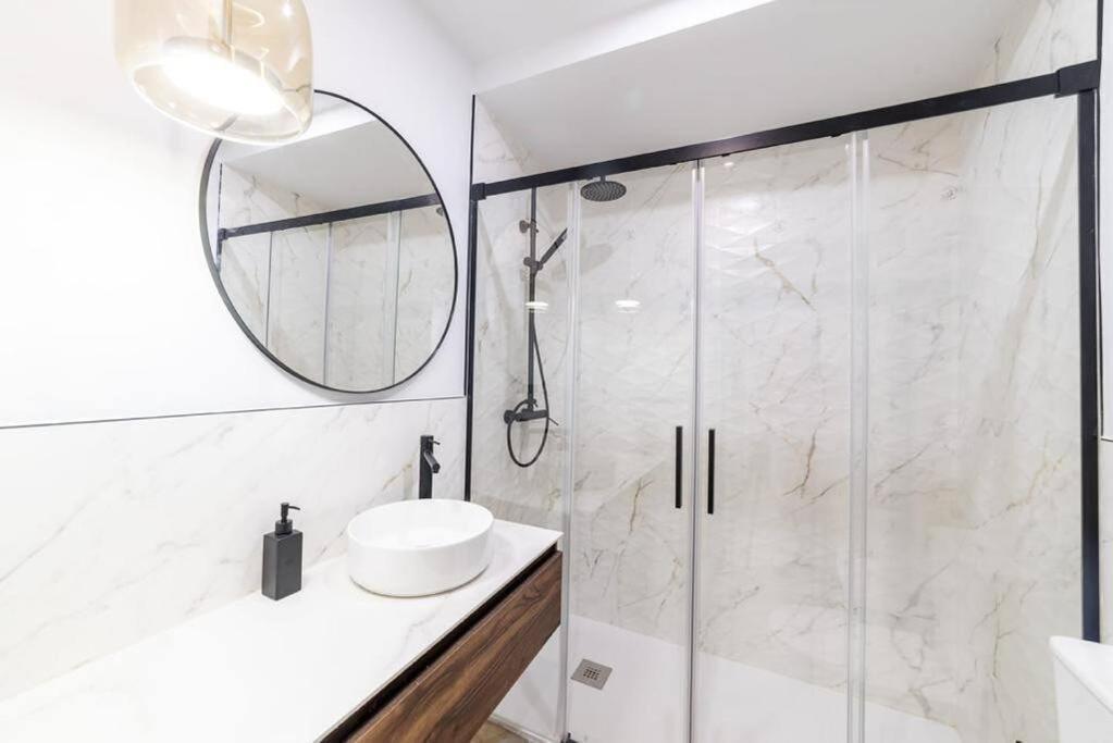 Bs Brand New Triplex Private Terrace Downtown Parking Apartment