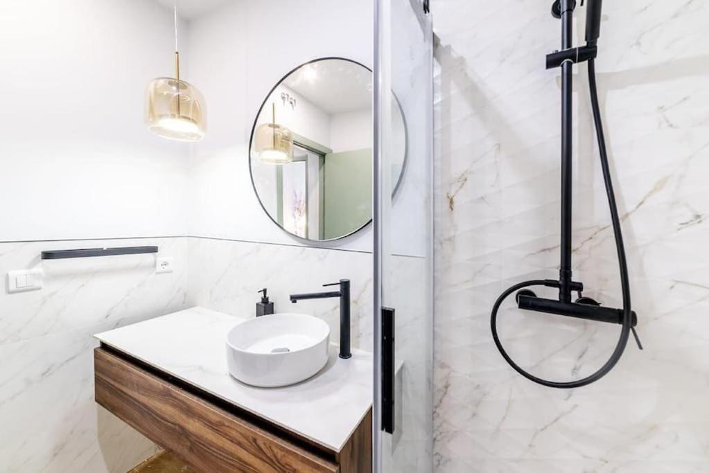Bs Brand New Triplex Private Terrace Downtown Parking * Siviglia