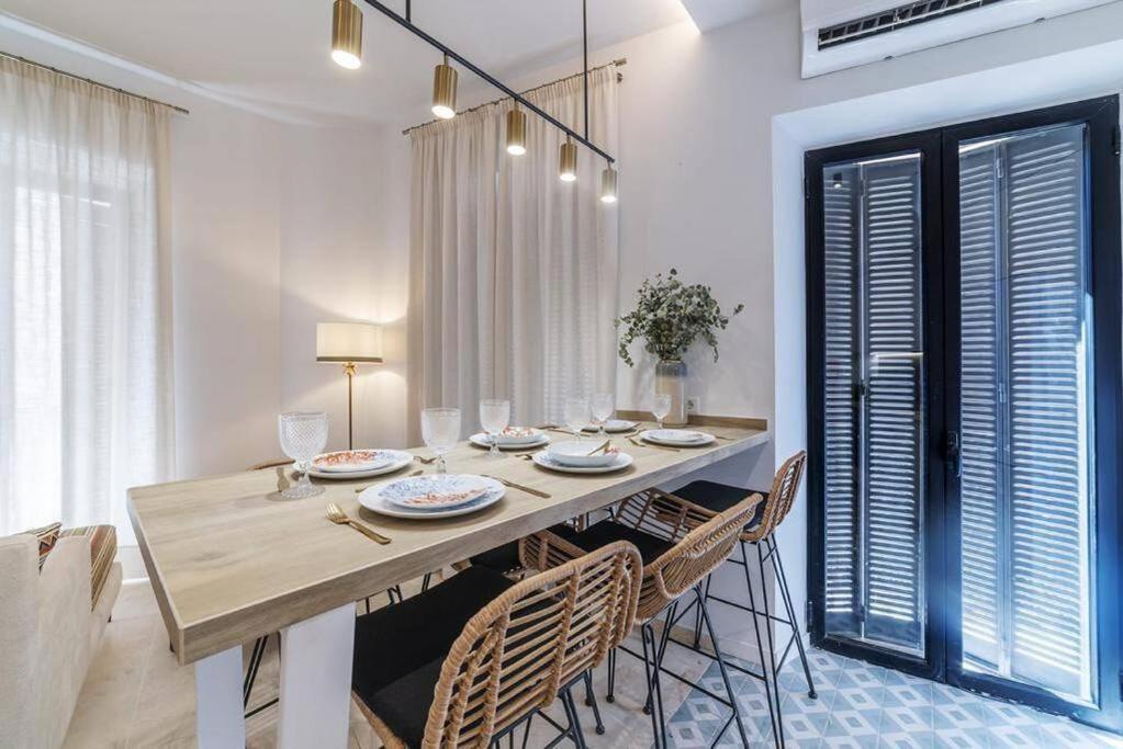 Bs Brand New Triplex Private Terrace Downtown Parking Apartment Seville