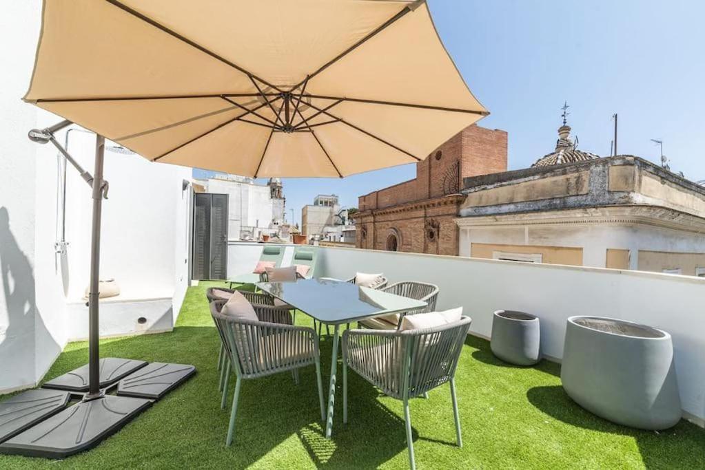 Bs Brand New Triplex Private Terrace Downtown Parking Apartment Seville